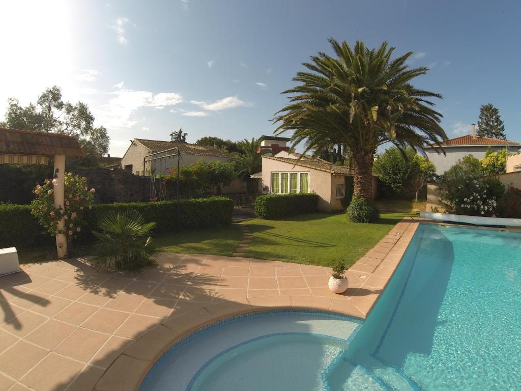 GITE MEUBLE POUR 3 PERS AVEC PISCINE A PARTAGER 14 Rue Alsace Lorraine, 34300 Agde