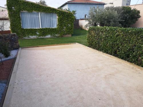 GITE MEUBLE POUR 3 PERS AVEC PISCINE A PARTAGER