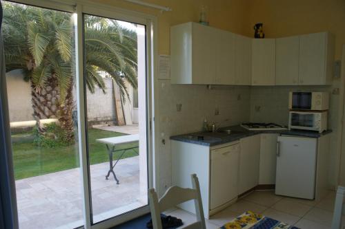 GITE MEUBLE POUR 3 PERS AVEC PISCINE A PARTAGER