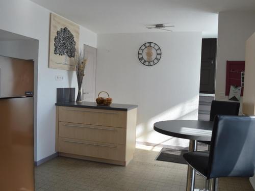 Gîte Montaiguët-en-Forez, 5 pièces, 8 personnes - FR-1-489-371