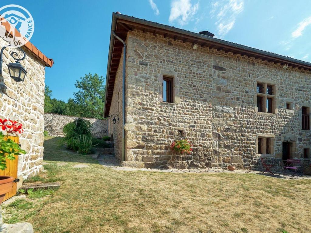 Maison de vacances Gîte Montarcher, 4 pièces, 6 personnes - FR-1-496-11 Le vernet 42380 Montarcher