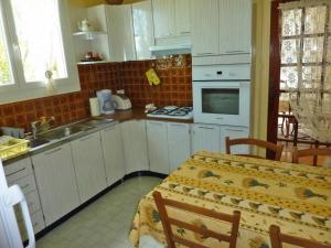 Gîte Montbazens, 5 pièces, 8 personnes - FR-1-601-140