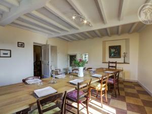 Maison de vacances Gîte Montchal, 7 pièces, 14 personnes - FR-1-496-147 51 chemin des arbaniers 42360 Montchal Rhône-Alpes