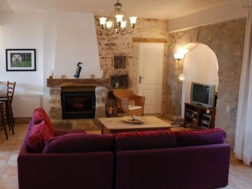 Gîte Najac, 5 pièces, 9 personnes - FR-1-601-109
