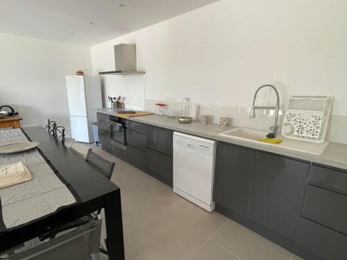 Gîte Nalliers, 4 pièces, 9 personnes - FR-1-426-522