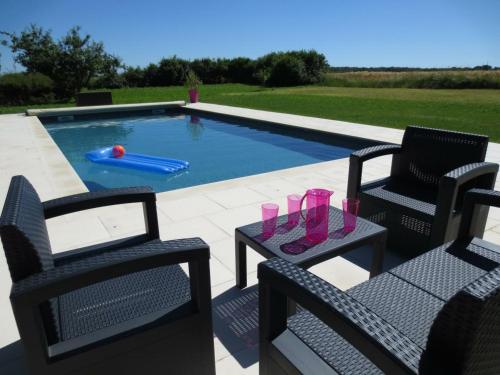 Gîte Nazelles-Négron, 3 pièces, 4 personnes - FR-1-381-201