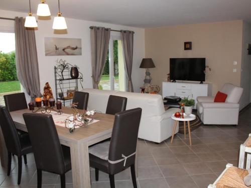 Gîte Neuvic, 4 pièces, 5 personnes - FR-1-616-110