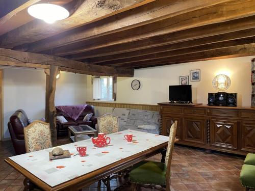 Gîte Noyant-d'Allier, 4 pièces, 9 personnes - FR-1-489-225