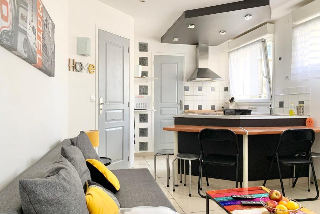 Gîte Orbigny, 4 pièces, 8 personnes - FR-1-381-199