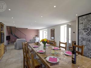 Maison de vacances Gîte Panissières, 3 pièces, 8 personnes - FR-1-496-215 Le Crêt 42360 Panissières Rhône-Alpes