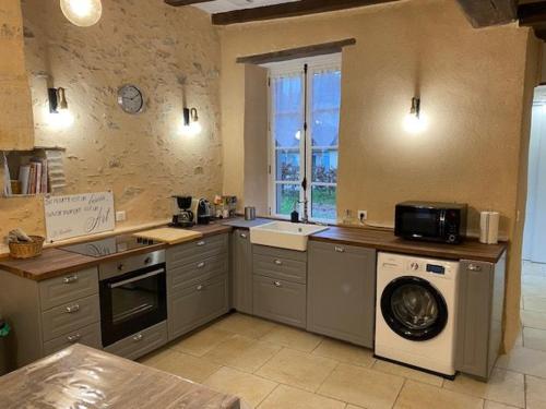 Gîte Parennes, 5 pièces, 11 personnes - FR-1-410-354