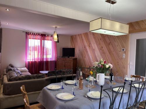 Gîte Pierrefitte-sur-Loire, 5 pièces, 9 personnes - FR-1-489-334