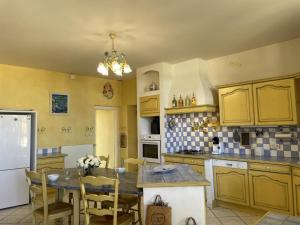 Gîte Pierrefitte-sur-Loire, 6 pièces, 12 personnes - FR-1-489-387