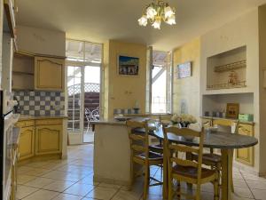 Gîte Pierrefitte-sur-Loire, 6 pièces, 12 personnes - FR-1-489-387