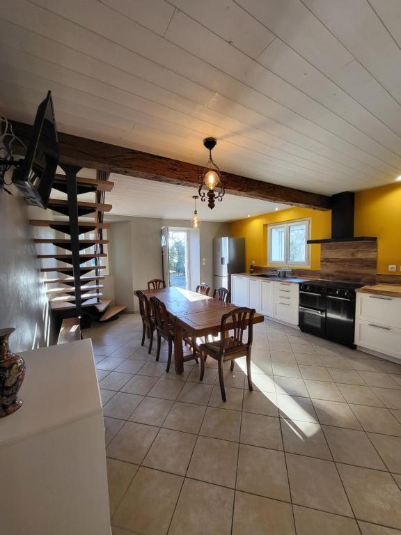 Maison de vacances Gîte PRAT NAOU - PYRENNEES ARIEGEOISES 23 AVENUE DU SALAT TAURIGNAN-VIEUX 09190 Taurignan-Vieux