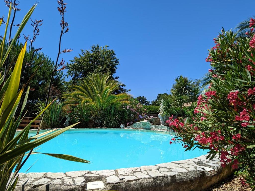 Maison de vacances Gîte Reignac, 6 pièces, 12 personnes - FR-1-653-50 32 route des Chaussades Bois des Brandes 16360 Reignac