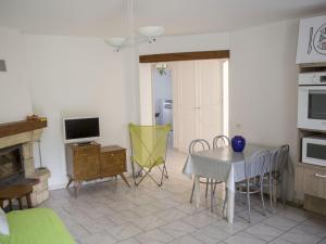 Gîte Remoncourt, 3 pièces, 5 personnes - FR-1-589-206