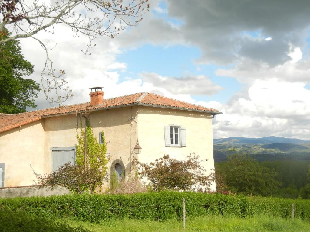 Maison de vacances Gite Renardière Château de Périgères  - Route de Limons 63310 Mons