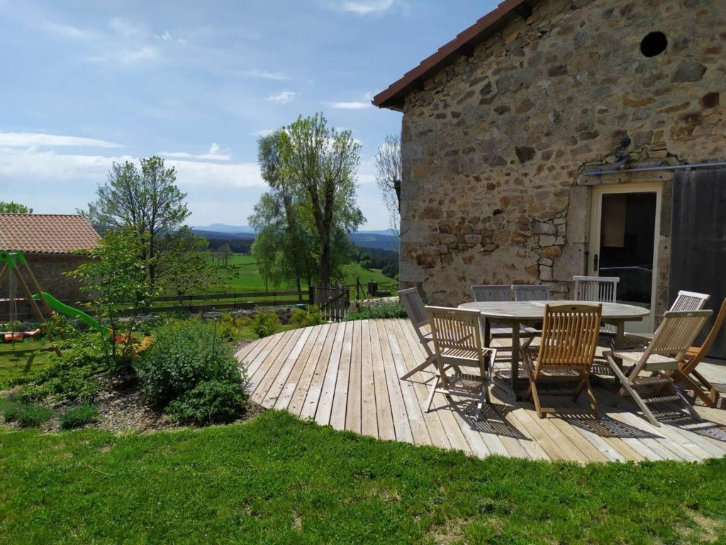 Maison de vacances Gîte Riotord, 5 pièces, 9 personnes - FR-1-582-292 Les Setoux 43220 Riotord