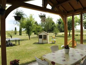 Gîte Rouilly-Sacey, 3 pièces, 4 personnes - FR-1-543-46