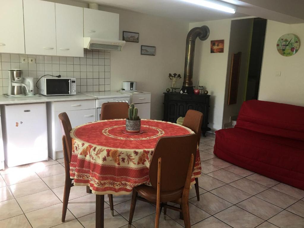 Maison de vacances Gîte Rozelieures, 2 pièces, 2 personnes - FR-1-584-59 15 bis grande rue 54290 Rozelieures