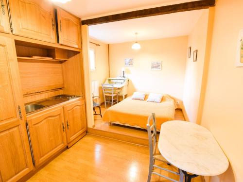 Gîte Sablé-sur-Sarthe, 1 pièce, 2 personnes - FR-1-410-351