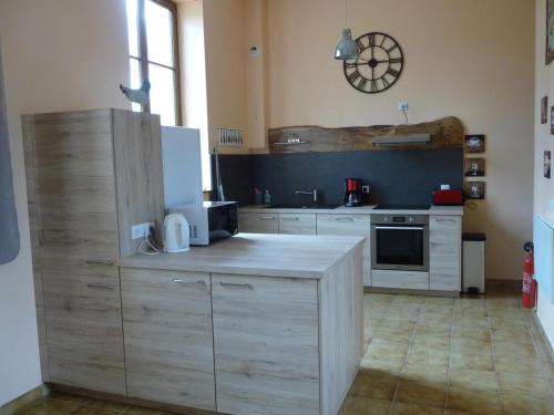 Gîte Saint-Bonnet-des-Quarts, 4 pièces, 6 personnes - FR-1-496-123