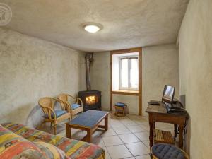 Gîte Saint-Bonnet-le-Courreau, 4 pièces, 8 personnes - FR-1-496-28