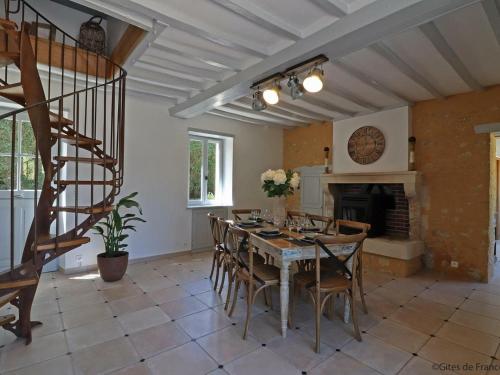Gîte Saint-Cyr-la-Rosière, 4 pièces, 8 personnes - FR-1-497-134