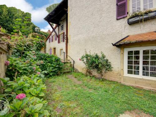 Gîte Saint-Denis-de-Cabanne, 3 pièces, 6 personnes - FR-1-496-230
