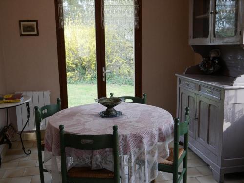 Gîte Saint-Denis-de-l'Hôtel, 3 pièces, 5 personnes - FR-1-590-61