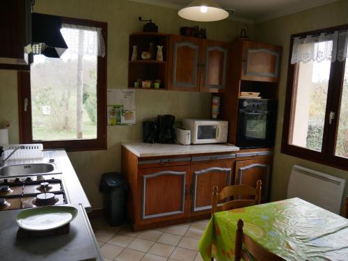 Gîte Saint-Denis-de-l'Hôtel, 3 pièces, 5 personnes - FR-1-590-61