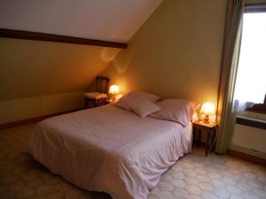 Gîte Saint-Denis-de-l'Hôtel, 3 pièces, 5 personnes - FR-1-590-61