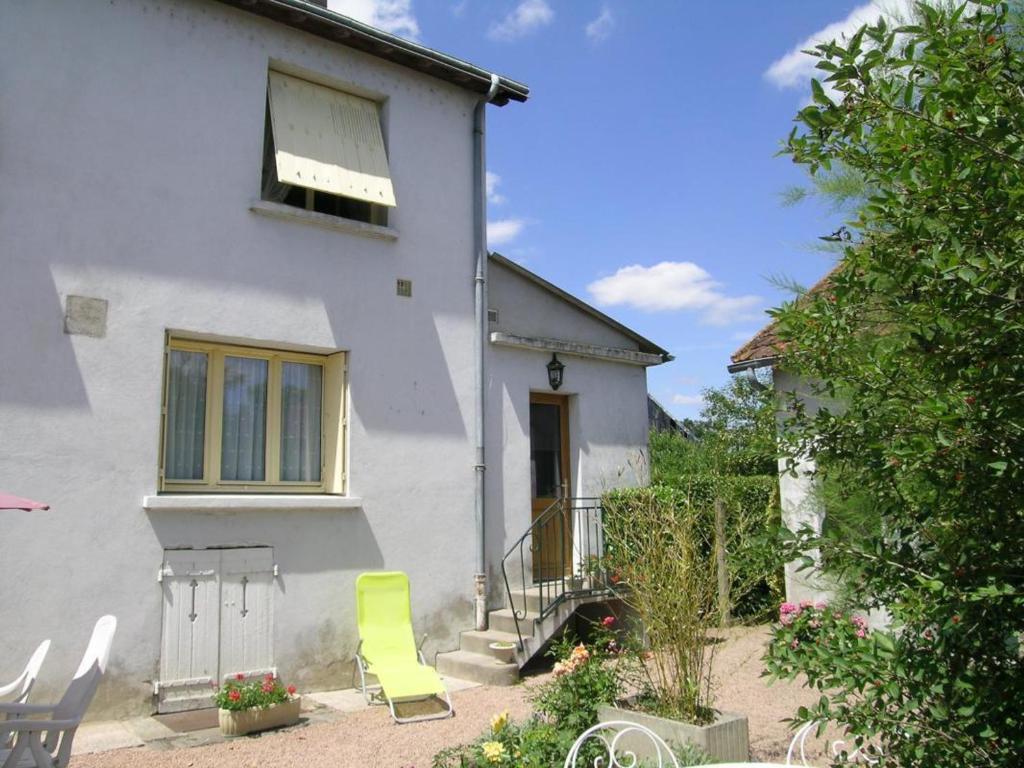 Maison de vacances Gîte Saint-Ennemond, 2 pièces, 2 personnes - FR-1-489-11 8 rue de Banville 03400 Saint-Ennemond