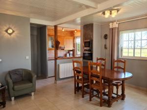 Maison de vacances Gîte Saint-Firmin-des-Bois, 3 pièces, 4 personnes - FR-1-590-63 11, Bois La Perreuse 45220 Saint-Firmin-des-Bois -1