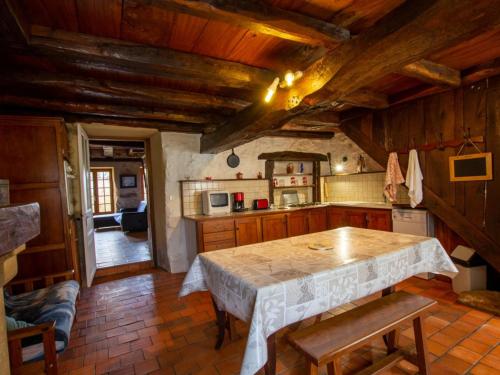 Gîte Saint-Front-la-Rivière, 3 pièces, 6 personnes - FR-1-616-102
