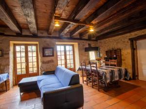 Gîte Saint-Front-la-Rivière, 3 pièces, 6 personnes - FR-1-616-102