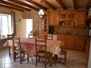 Gîte Saint-Genis-d'Hiersac, 4 pièces, 6 personnes - FR-1-653-117