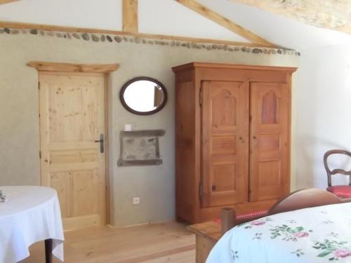 Gîte Saint-Georges-de-Baroille, 4 pièces, 7 personnes - FR-1-496-170