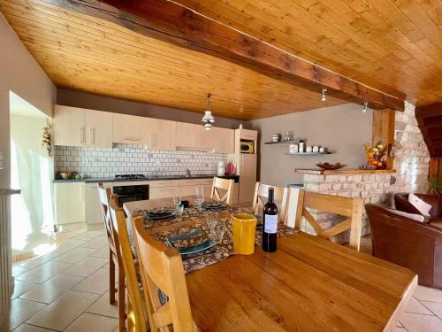 Gîte Saint-Germain-Laprade, 4 pièces, 5 personnes - FR-1-582-349