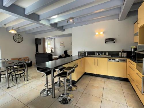 Gîte Saint-Girons-en-Béarn, 4 pièces, 6 personnes - FR-1-384-217