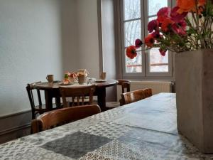 Gîte Saint-Haon-le-Châtel, 4 pièces, 11 personnes - FR-1-496-252