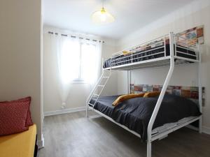 Gîte Saint-Jean-le-Vieux, 3 pièces, 5 personnes - FR-1-384-791