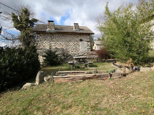 Gîte Saint-Julien-Chapteuil, 3 pièces, 4 personnes - FR-1-582-109