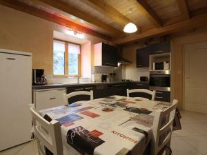 Gîte Saint-Julien-des-Chazes, 5 pièces, 9 personnes - FR-1-582-17
