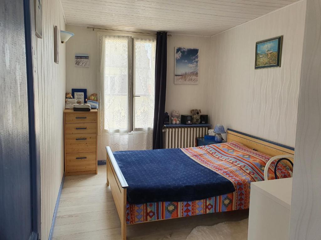 Gîte Saint-Just-la-Pendue, 3 pièces, 4 personnes - FR-1-496-51