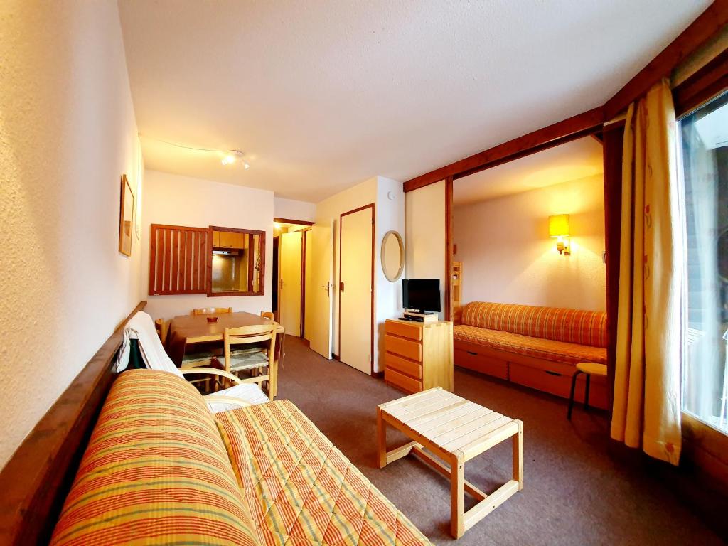 Gîte Saint-Just-prés-Brioude, 4 pièces, 6 personnes - FR-1-582-231