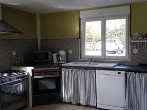 Gîte Saint-Léonard-des-Bois, 8 pièces, 15 personnes - FR-1-410-224