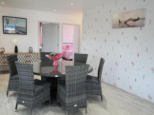 Gîte Saint-Lô-d'Ourville, 4 pièces, 6 personnes - FR-1-362-543