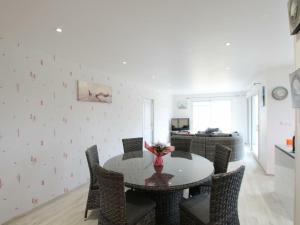Gîte Saint-Lô-d'Ourville, 4 pièces, 6 personnes - FR-1-362-543